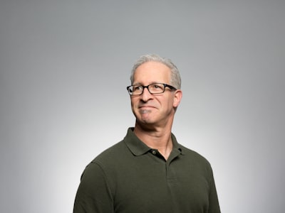 星耀国际特邀全能解说大咖 - 黄健翔老师的专业肖像