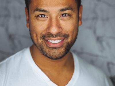 星耀国际特邀篮球解说大咖 - 杨毅老师的专业肖像