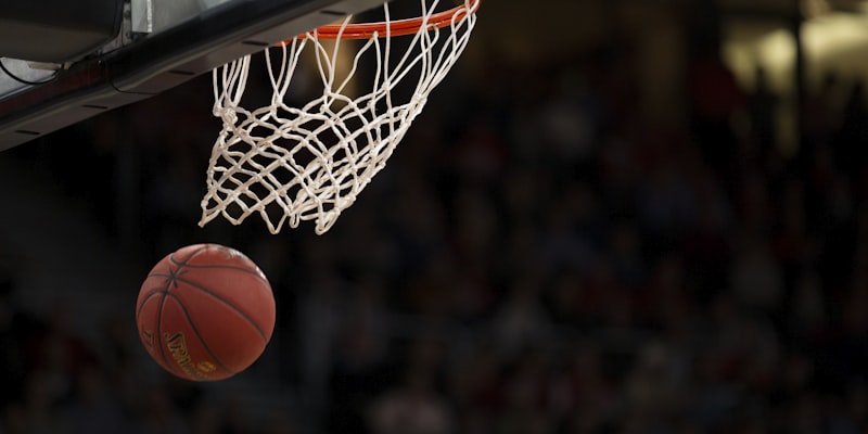 星耀国际NBA季后赛直播陪看 - 湖人队与勇士队的巨星对决